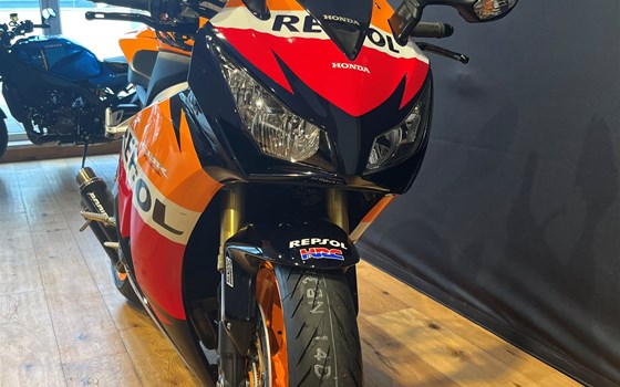 Gebrauchtmotorrad Honda CBR1000RR Fireblade - Bild 2