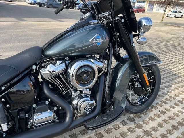 Harley-Davidson Softail Heritage Classic FLHC (Iron Horse Metallic) - Bild 4