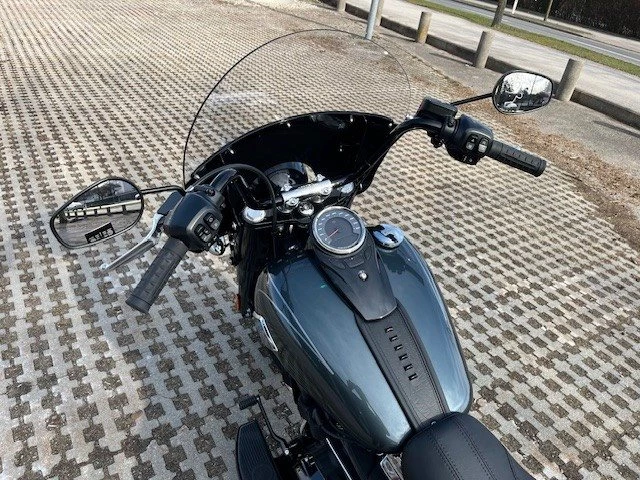 Harley-Davidson Softail Heritage Classic FLHC (Iron Horse Metallic) - Bild 8