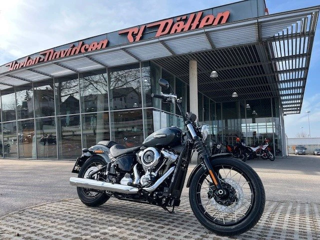 Harley-Davidson Softail Street Bob FXBB (Iron Horse Metallic) - Bild 2