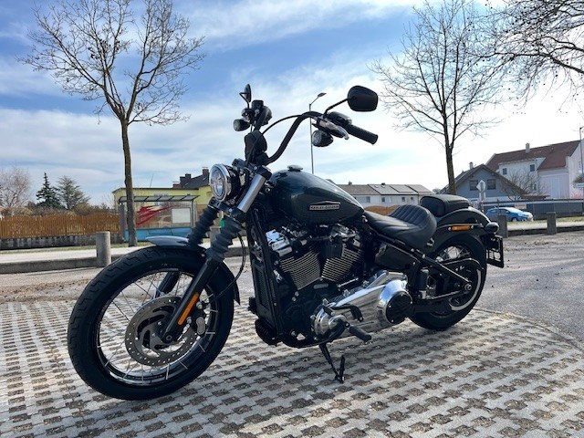 Harley-Davidson Softail Street Bob FXBB (Iron Horse Metallic) - Bild 9