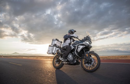 Neumotorrad CFMOTO 700MT