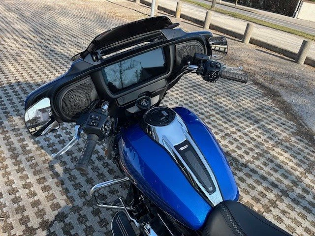 Harley-Davidson Street Glide FLHX (Blue Burst/Chrome Finish) - Bild 10