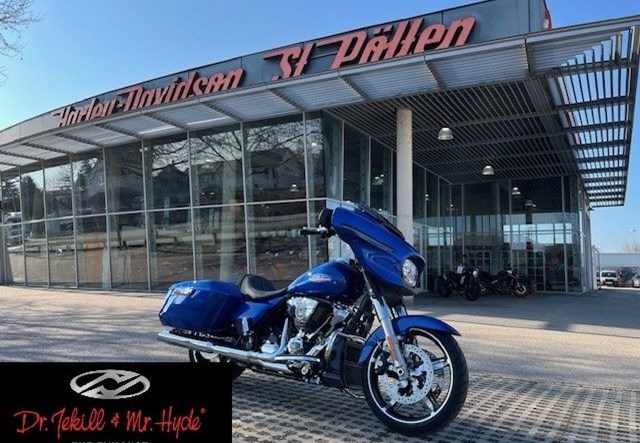 Harley-Davidson Street Glide FLHX (Blue Burst/Chrome Finish)