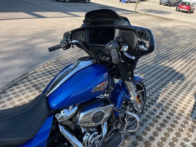 Harley-Davidson Street Glide FLHX (Blue Burst/Chrome Finish) - Bild 5