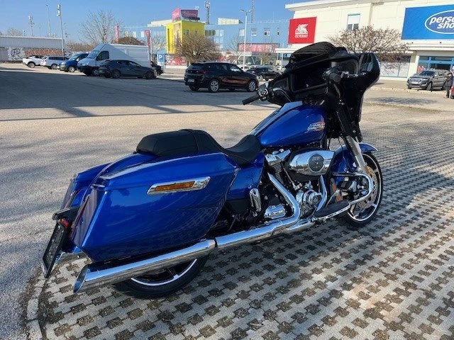 Harley-Davidson Street Glide FLHX (Blue Burst/Chrome Finish) - Bild 6