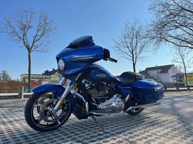 Harley-Davidson Street Glide FLHX (Blue Burst/Chrome Finish) - Bild 9