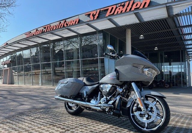 Harley-Davidson Road Glide FLTRX (Billiard Gray/Chrome Finish)