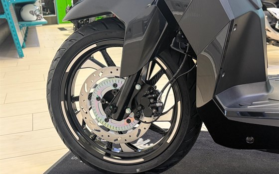 Neufahrzeug Peugeot Tweet 125 Active - Bild 11