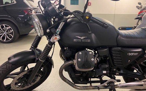 Gebrauchtmotorrad Moto Guzzi V7 II Stone - Bild 8