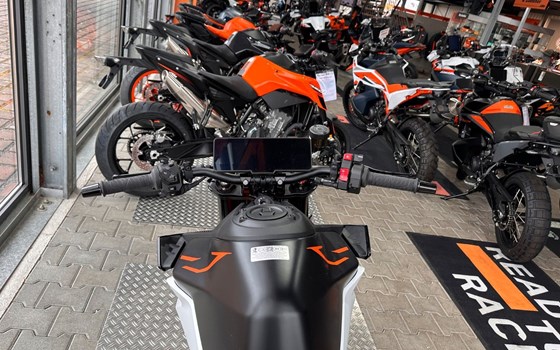 Neufahrzeug KTM 990 Duke R - Bild 12