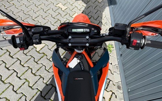 Gebrauchtmotorrad KTM 690 SMC R - Bild 4