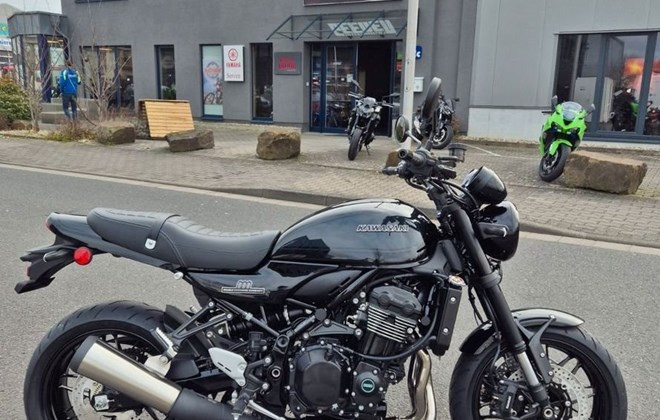 Kawasaki Z900 RS Black Ball Edition