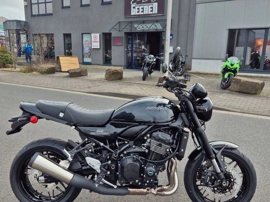 Kawasaki Z900 RS Black Ball Edition