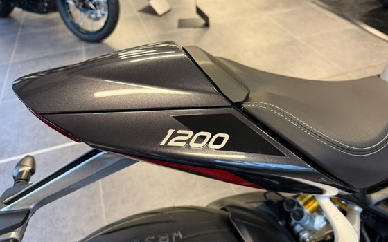 Gebrauchtmotorrad Triumph Speed Triple 1200 RS - Bild 11
