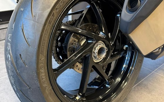 Gebrauchtmotorrad Triumph Speed Triple 1200 RS - Bild 17