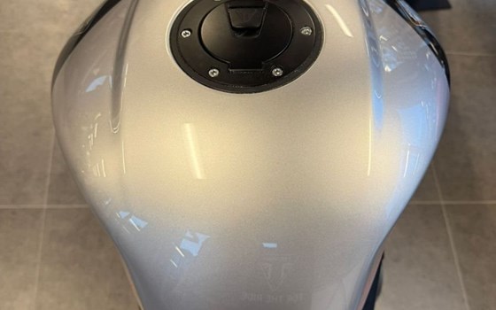 Gebrauchtmotorrad Triumph Speed Triple 1200 RS - Bild 8