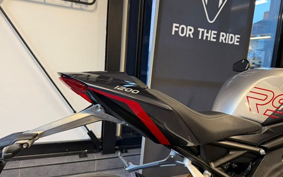 Gebrauchtmotorrad Triumph Speed Triple 1200 RS - Bild 9