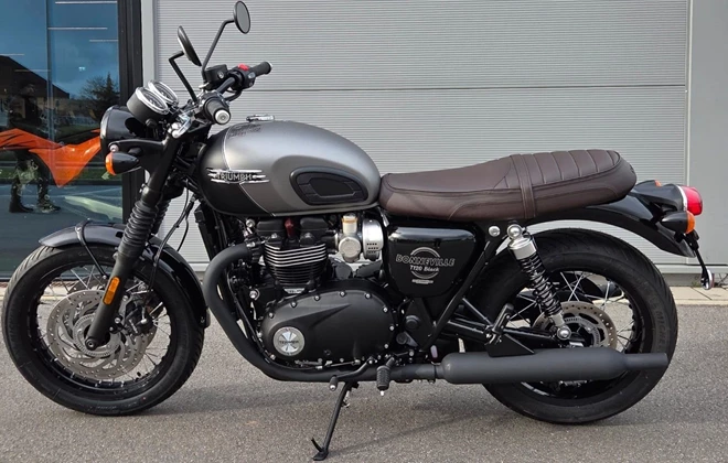 Triumph Bonneville T120 Black