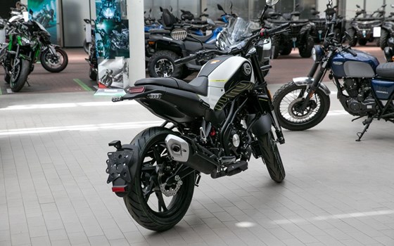 Gebrauchtmotorrad Benelli Leoncino 125 - Bild 2