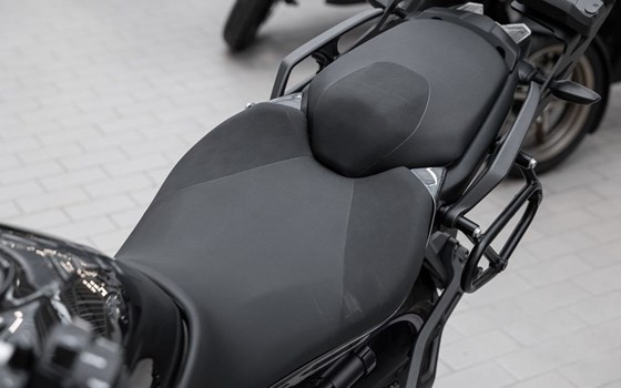 Gebrauchtmotorrad Yamaha Niken - Bild 10