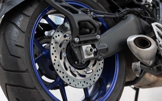 Gebrauchtmotorrad Yamaha Niken - Bild 12