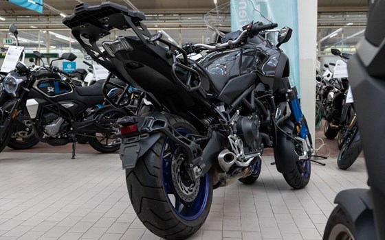 Gebrauchtmotorrad Yamaha Niken - Bild 5