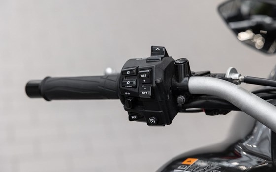 Gebrauchtmotorrad Yamaha Niken - Bild 7