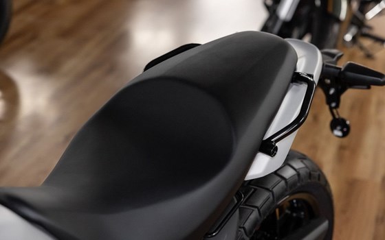 Neufahrzeug Royal Enfield Guerrilla 450 - Bild 11