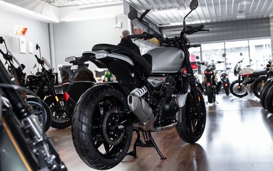 Neufahrzeug Royal Enfield Guerrilla 450 - Bild 6