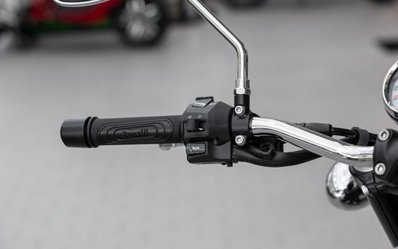 Neufahrzeug Benelli Imperiale 400 - Bild 10