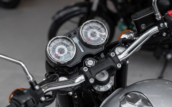 Neufahrzeug Benelli Imperiale 400 - Bild 8