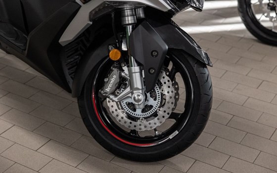 Neufahrzeug Kymco AK 550i ABS PREMIUM - Bild 12