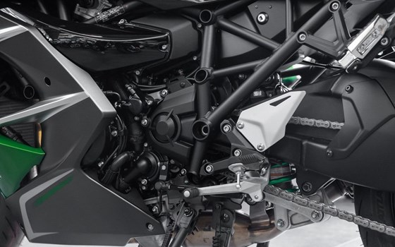 Neufahrzeug Kawasaki Ninja H2 SX SE - Bild 18