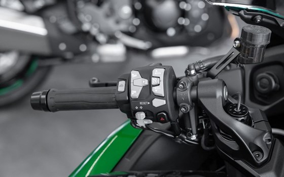 Neufahrzeug Kawasaki Ninja H2 SX SE - Bild 8