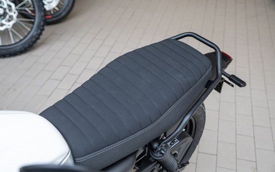 Gebrauchtmotorrad Keeway X-Light 125 - Bild 11