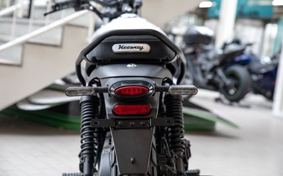 Gebrauchtmotorrad Keeway X-Light 125 - Bild 13