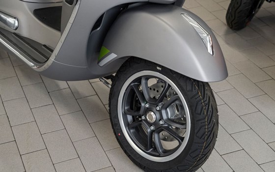 Neufahrzeug Vespa GTS 125 Supertech iGET - Bild 26