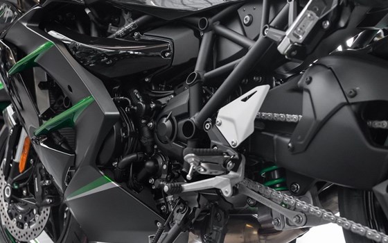Neufahrzeug Kawasaki Ninja H2 SX - Bild 15