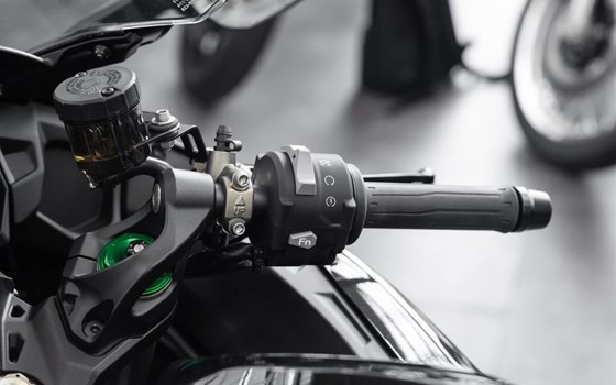 Neufahrzeug Kawasaki Ninja H2 SX - Bild 7