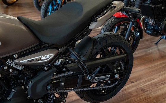 Neufahrzeug Royal Enfield Guerrilla 450 - Bild 23
