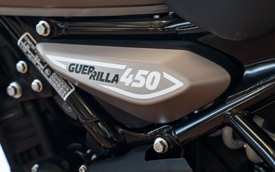 Neufahrzeug Royal Enfield Guerrilla 450 - Bild 24