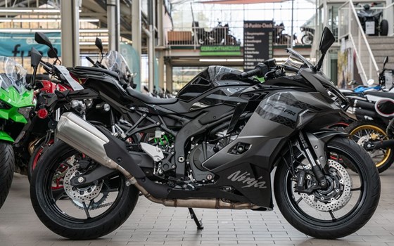 Neufahrzeug Kawasaki Ninja ZX-4RR - Bild 1