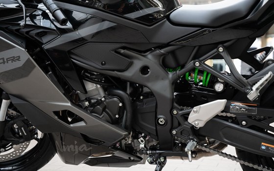 Neufahrzeug Kawasaki Ninja ZX-4RR - Bild 14