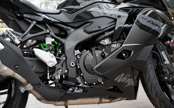 Neufahrzeug Kawasaki Ninja ZX-4RR - Bild 18