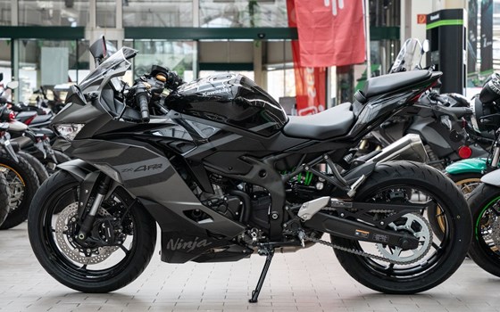 Neufahrzeug Kawasaki Ninja ZX-4RR - Bild 4