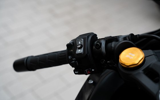 Neufahrzeug Kawasaki Ninja ZX-4RR - Bild 7