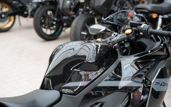 Neufahrzeug Kawasaki Ninja ZX-4RR - Bild 8