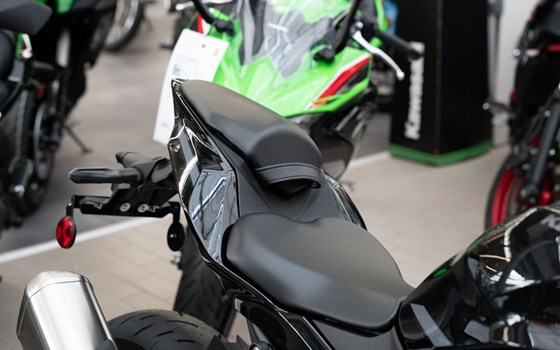 Neufahrzeug Kawasaki Ninja ZX-4RR - Bild 9