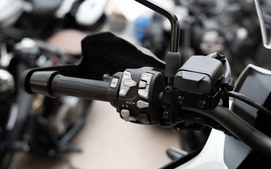 Neufahrzeug Kawasaki Versys 1100 SE - Bild 9